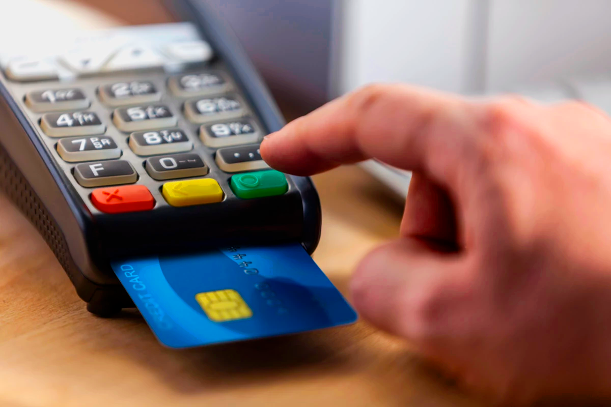 El consumo minorista retrocedi un 13 % en diciembre y 3,4 % en 2023