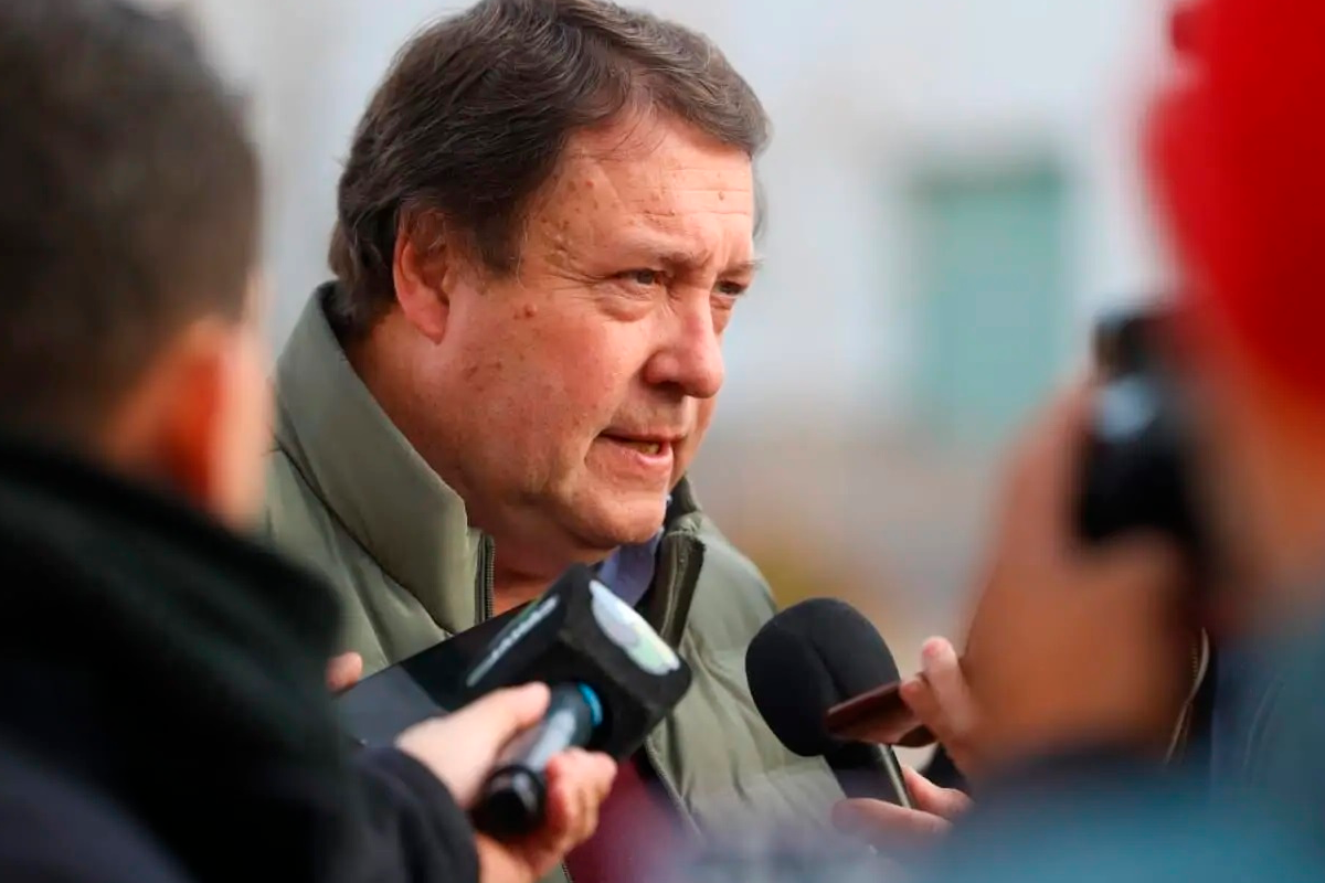 Weretilneck estableci topes en los ingresos de funcionarios con sueldos altos