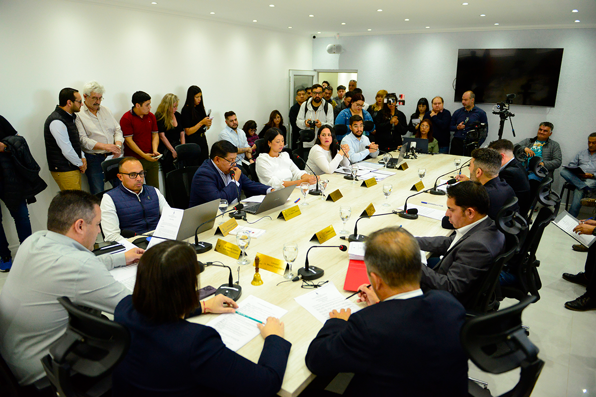 Concejales sesionarn previo a la apertura para insistir normas vetadas por Perez