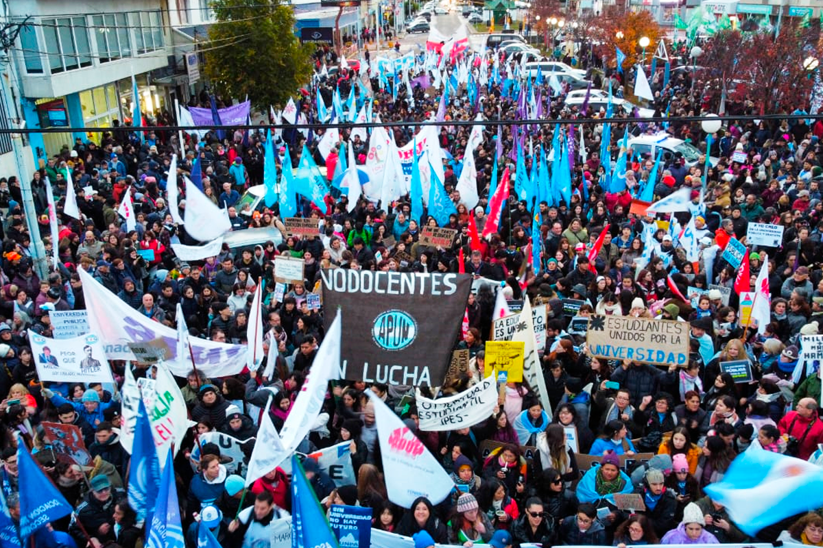 Con fuerte apoyo ciudadano se concret la marcha en defensa de la universidad pblica